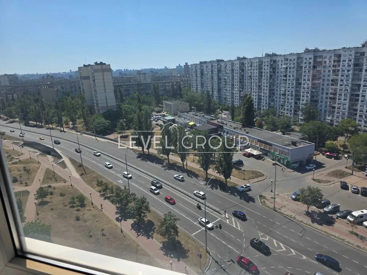 Продам 3-кімнатну квартиру, Івасюка проспект 22 м. Мінська