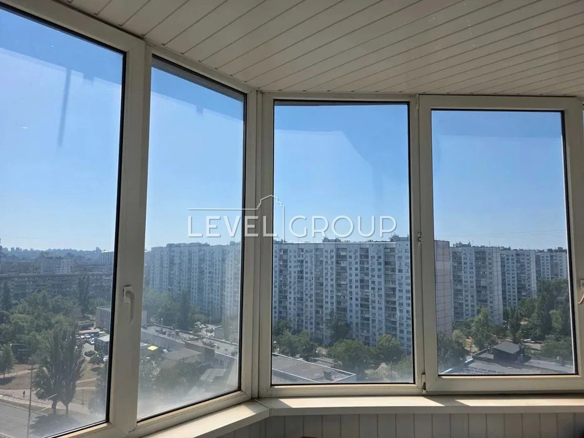 Продам 3-кімнатну квартиру, Івасюка проспект 22 м. Мінська