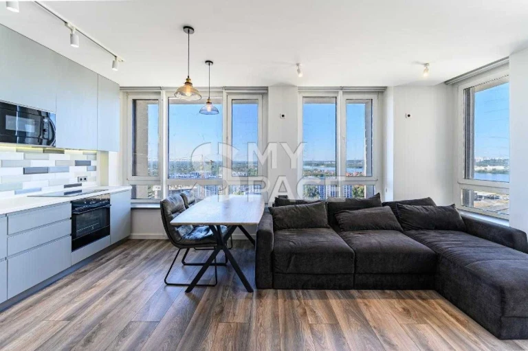 Spacious 2-bedroom apartment, 67 m2, in the "Slavutich" residential complex, Bazhana Oskorky