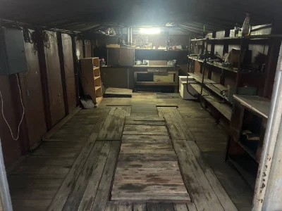 Garage on Vygorskogo with a pit and basement