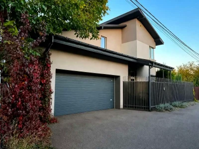 Rent of a 190 m² 6 acres house
