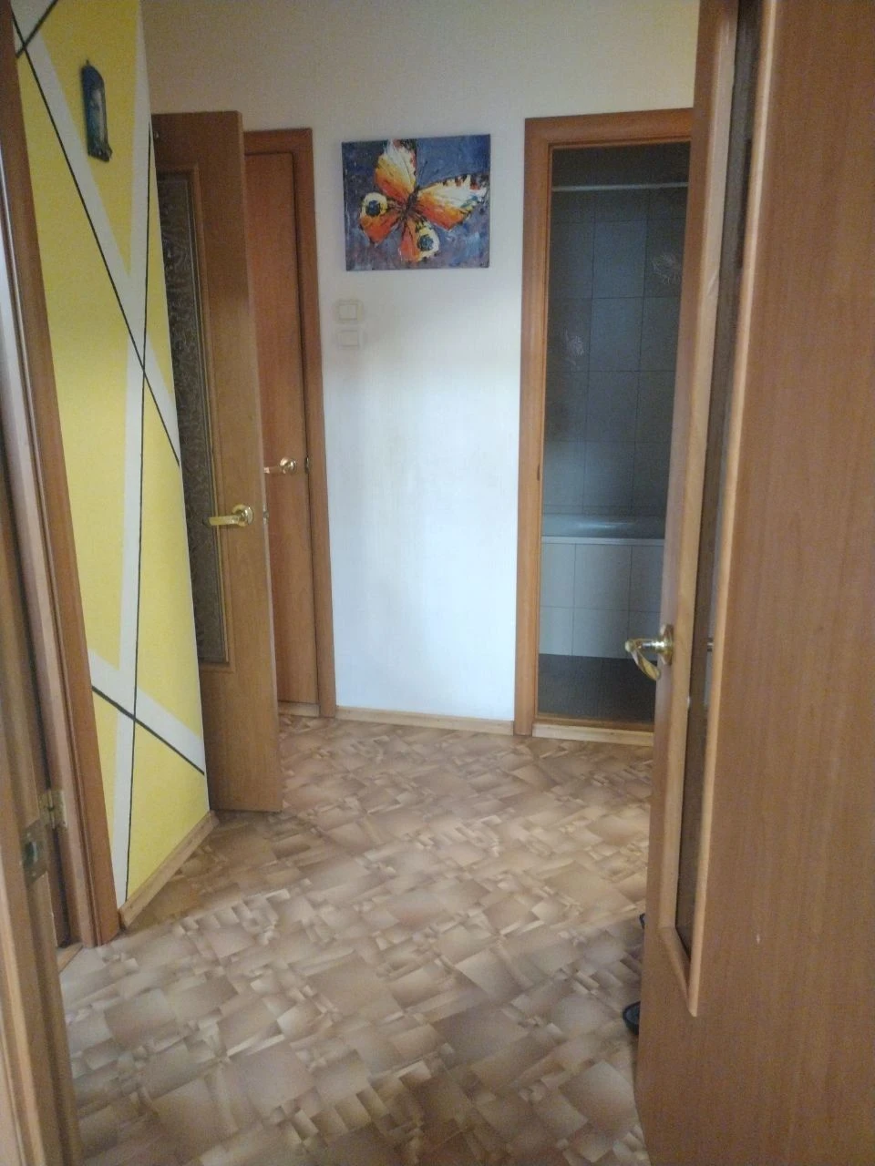 For sale 2 room apartment. Electricity is not cut off.