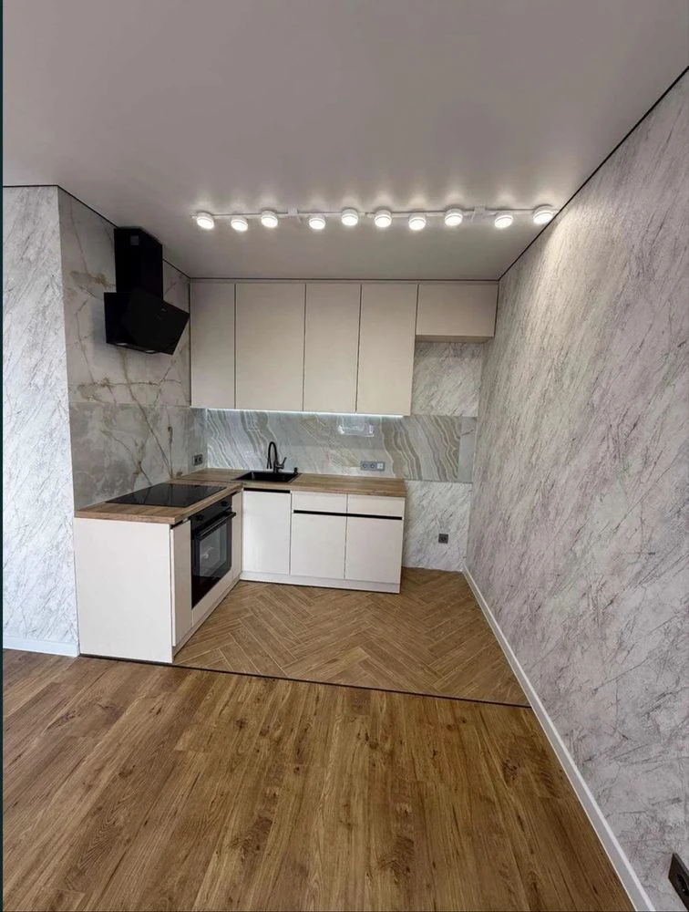 GREAT PRICE! NEW APARTMENT RENOVATED in residential complex "Raduzhny-2"
