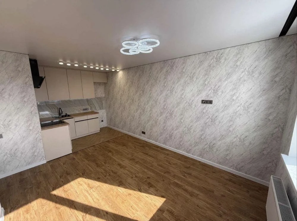 GREAT PRICE! NEW APARTMENT RENOVATED in residential complex "Raduzhny-2"