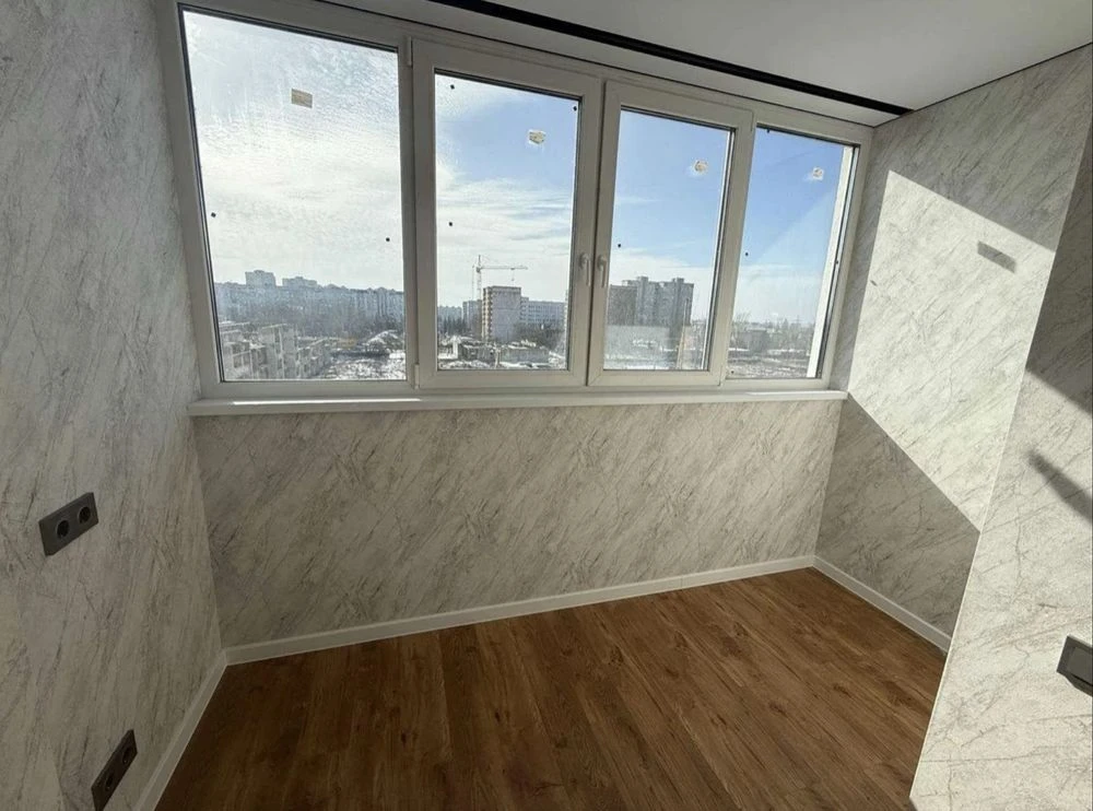 GREAT PRICE! NEW APARTMENT RENOVATED in residential complex "Raduzhny-2"