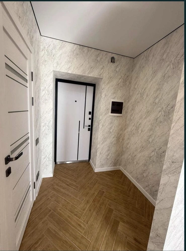 GREAT PRICE! NEW APARTMENT RENOVATED in residential complex "Raduzhny-2"
