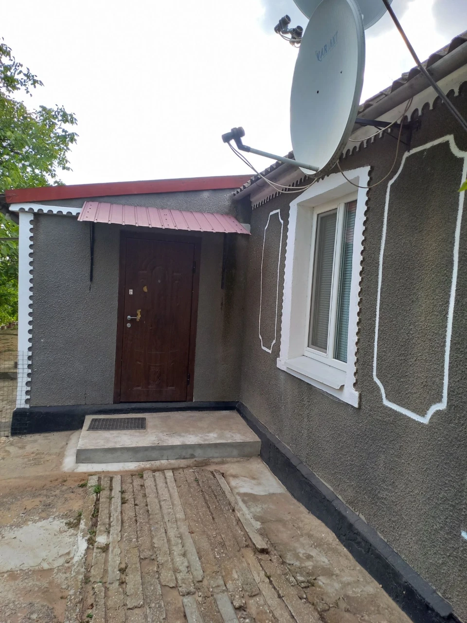 Selling my house in the village of Vinohradivka, Bashtansky district