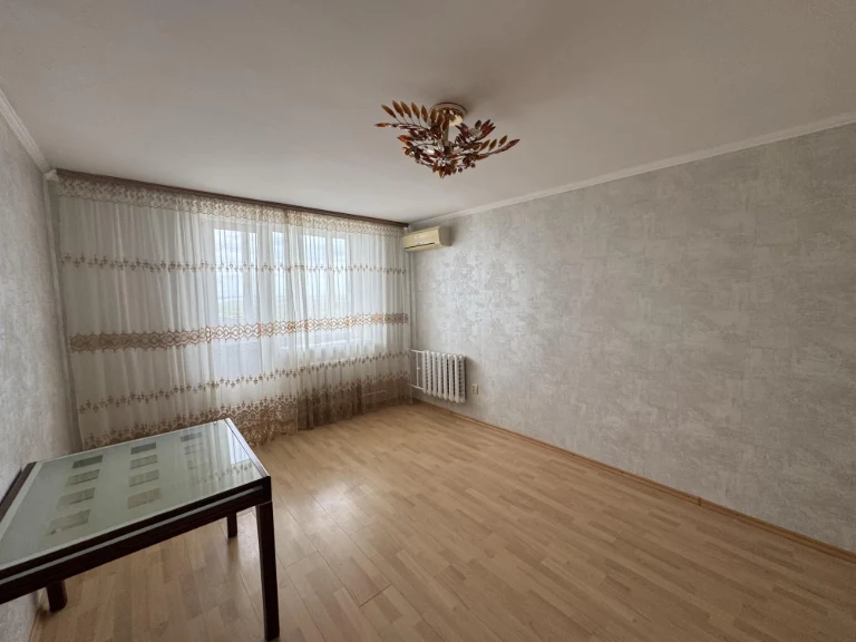 Продам 2-к квартиру з ремонтом на Генерала Бочарова (3-284-1
