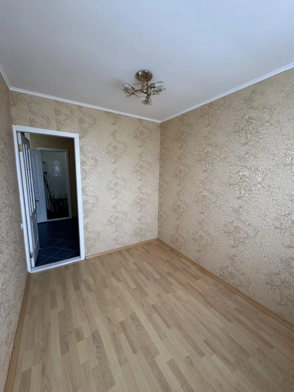 Продам 2-к квартиру з ремонтом на Генерала Бочарова (3-284-1