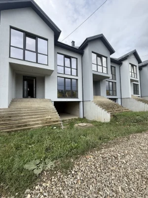 Sale of modern, gas-connected townhouses