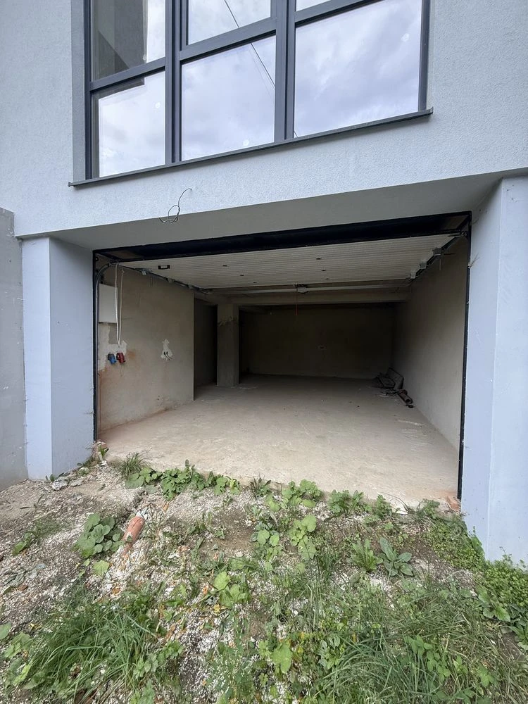 Sale of modern, gas-connected townhouses
