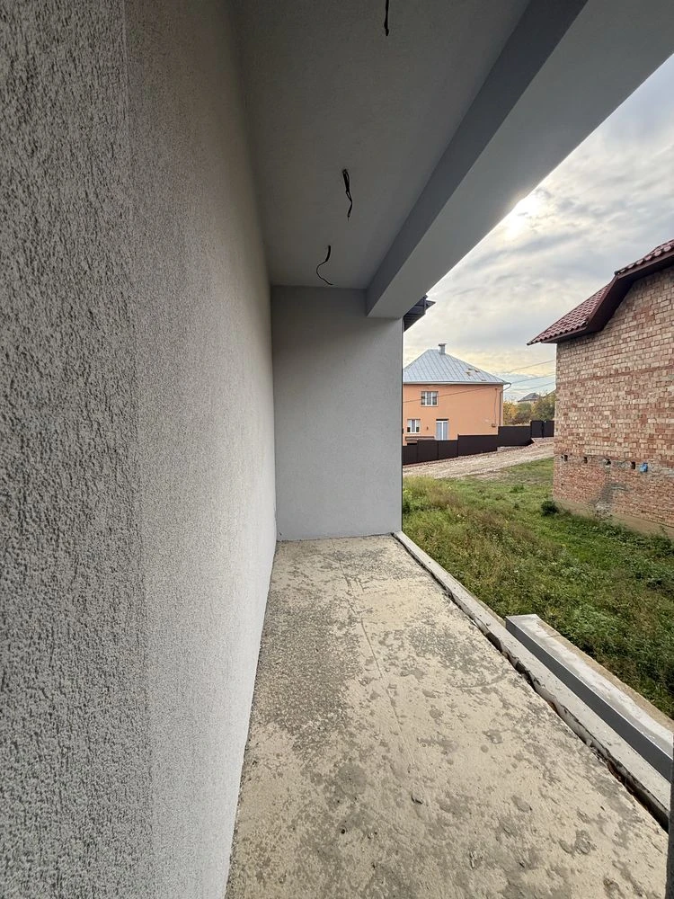 Sale of modern, gas-connected townhouses