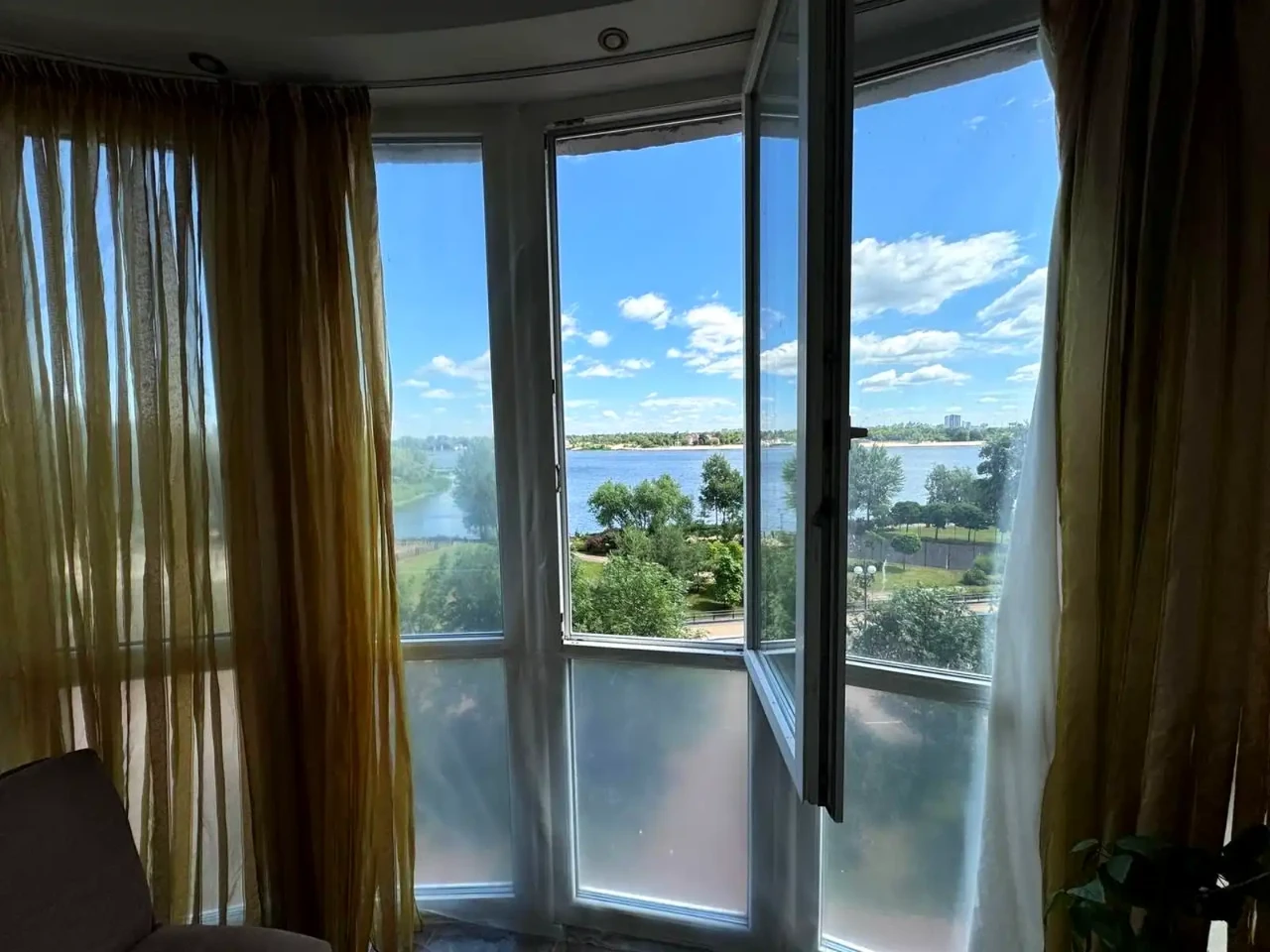 Сдается квартира, 2 комнаты, 82 кв. м, 4 этаж из 15