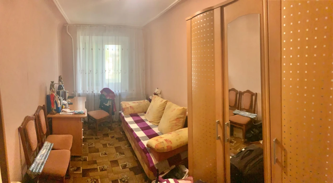 Sale of a 2-room apartment on Novgorod-Seversk Street 1