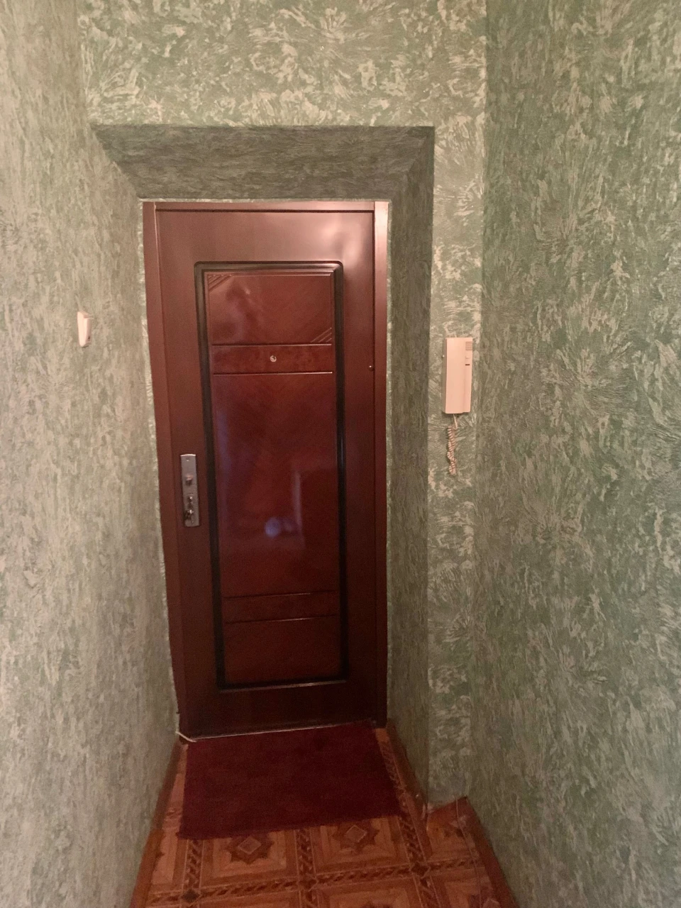 Sale of a 2-room apartment on Novgorod-Seversk Street 1