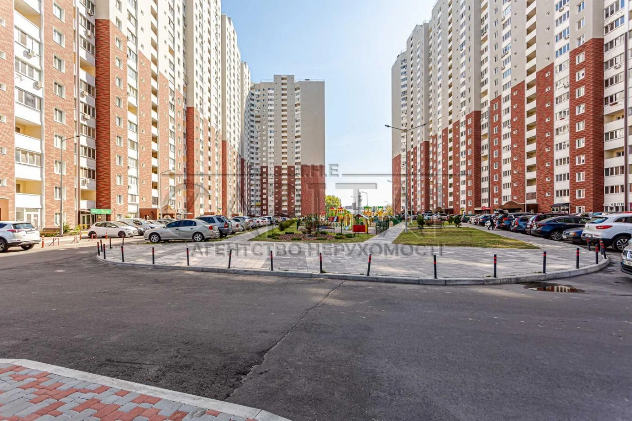 Sale of a 3-bedroom apartment, ЖК Navigator, Address: Auto Zavodska Street, Obolon