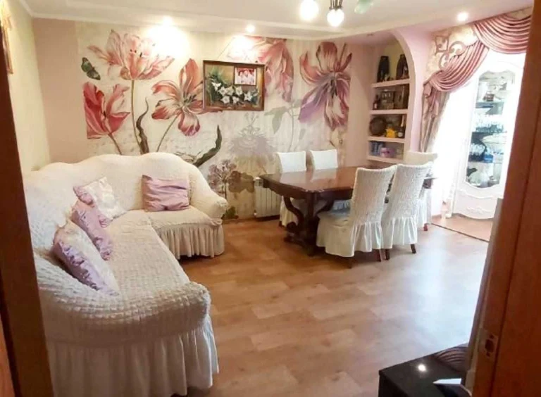 4-room apartment with renovation on Saharova Street