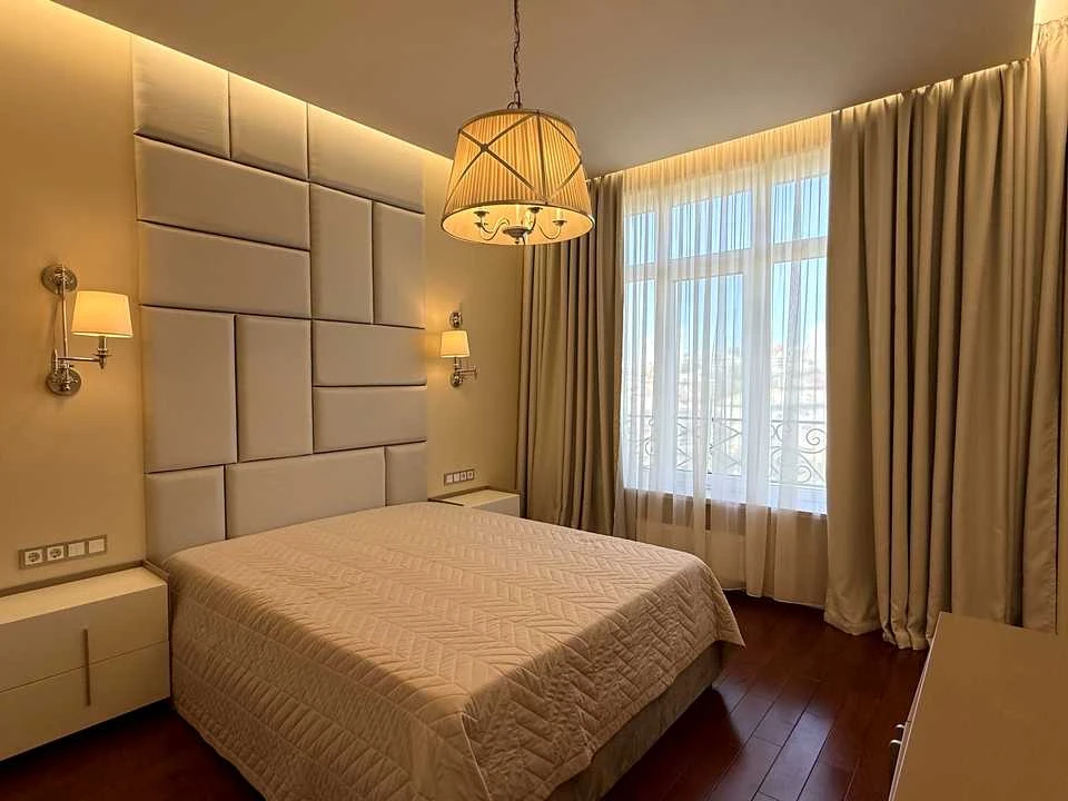 Apartment. Kyiv, Mykhaylo Boychuk St. (Kikvidze)