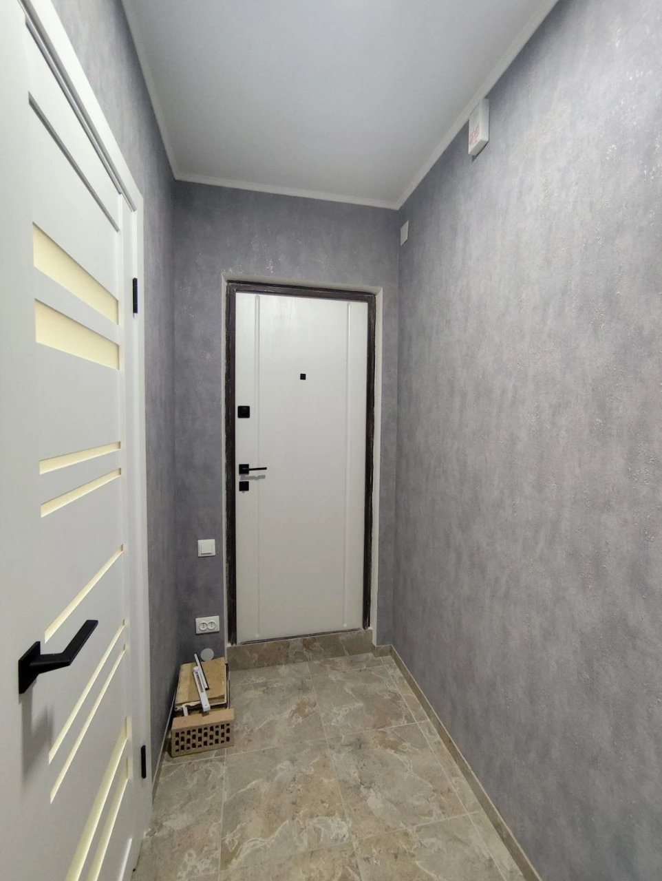 Two-bedroom apartment for sale on Nebesnaya Sotni Street