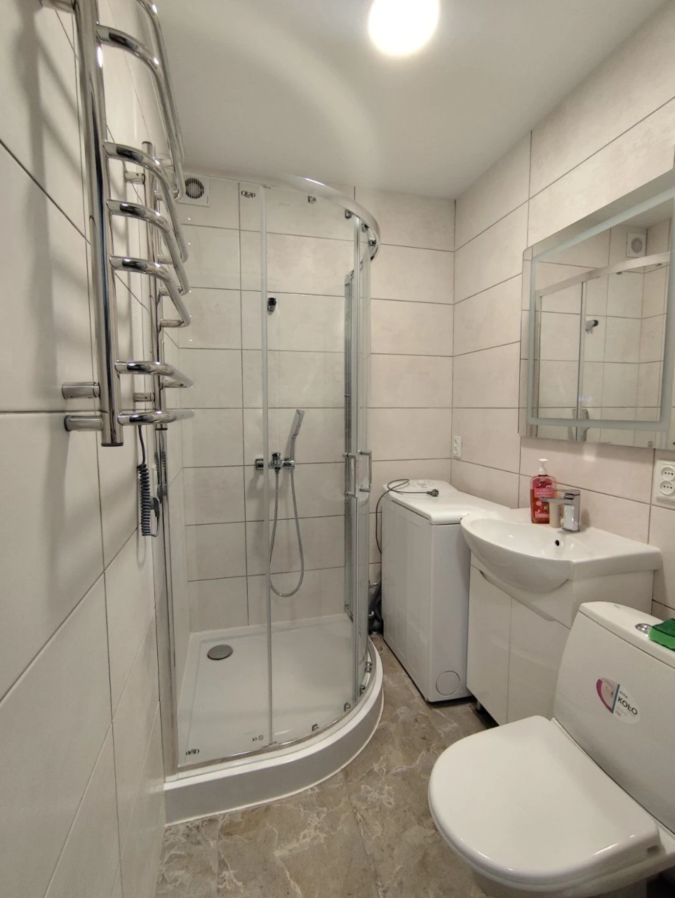Two-bedroom apartment for sale on Nebesnaya Sotni Street