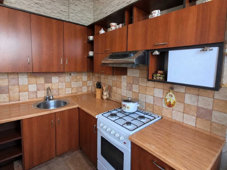 A 3-room, bright, full-length apartment for sale on P