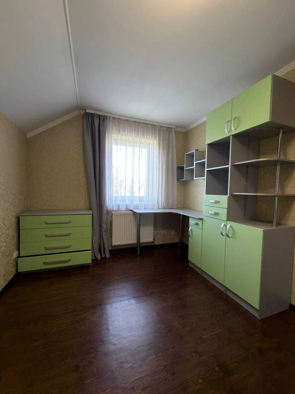 Продажа двухуровневой квартиры в тихой и уютной локации городов.