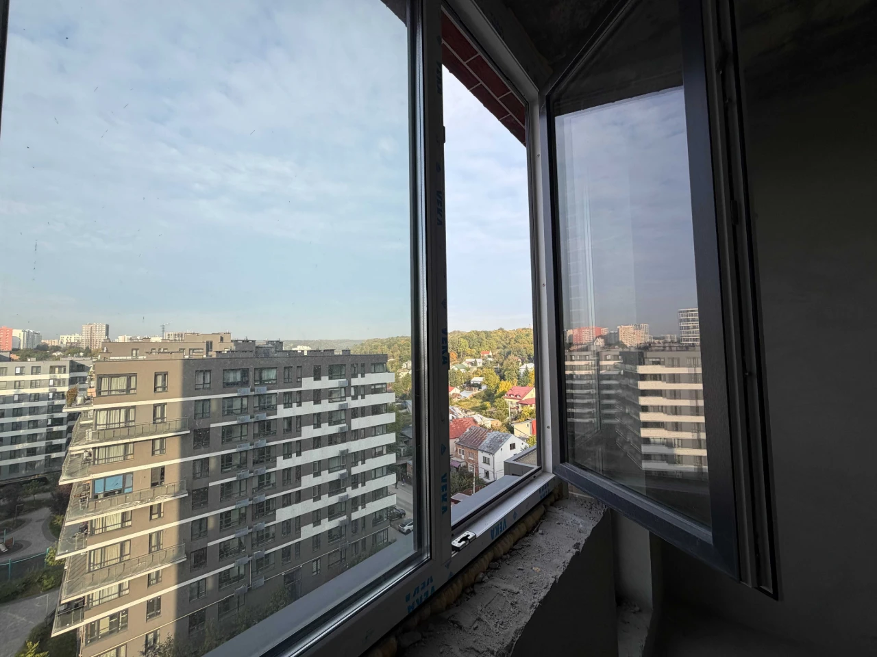 Sale of 2-room, 68 sq.m apartment in Auroom Air on Topolna Street