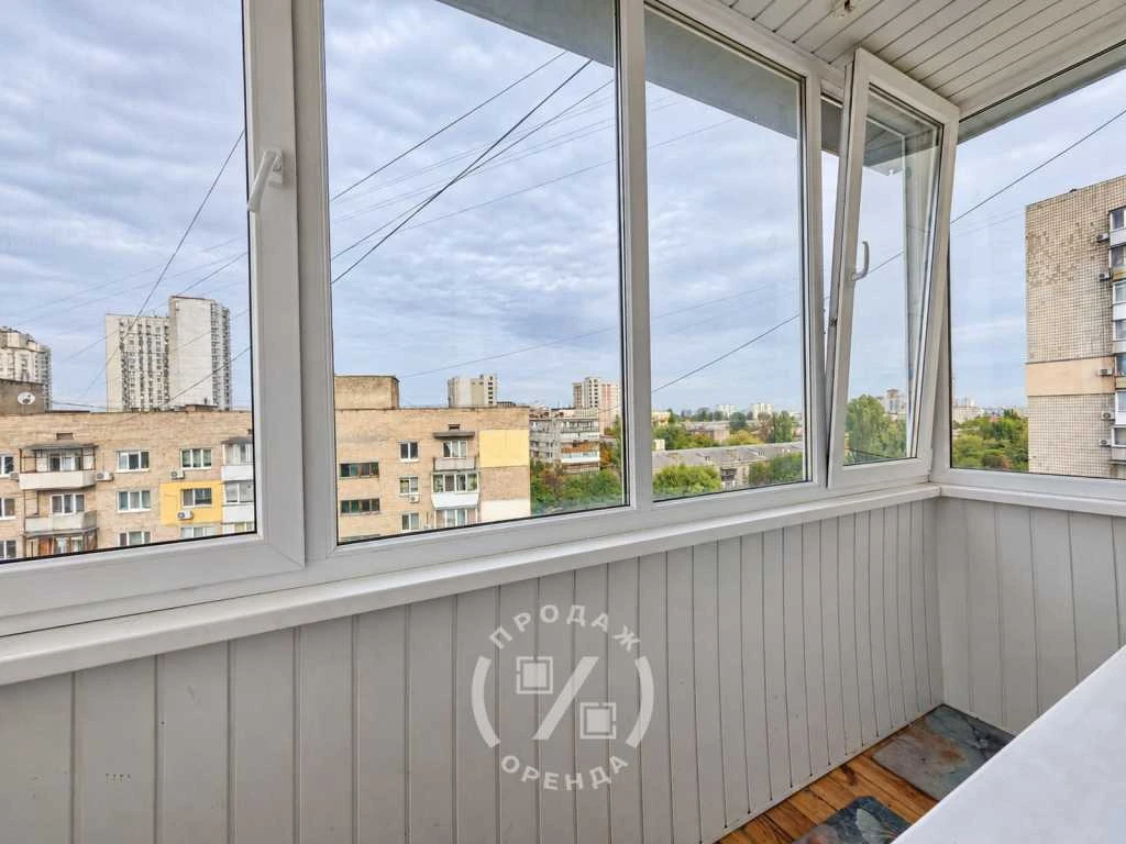 Продається 2-кімнатна квартира 45,4 м², вул. Григорія Кочура, 8