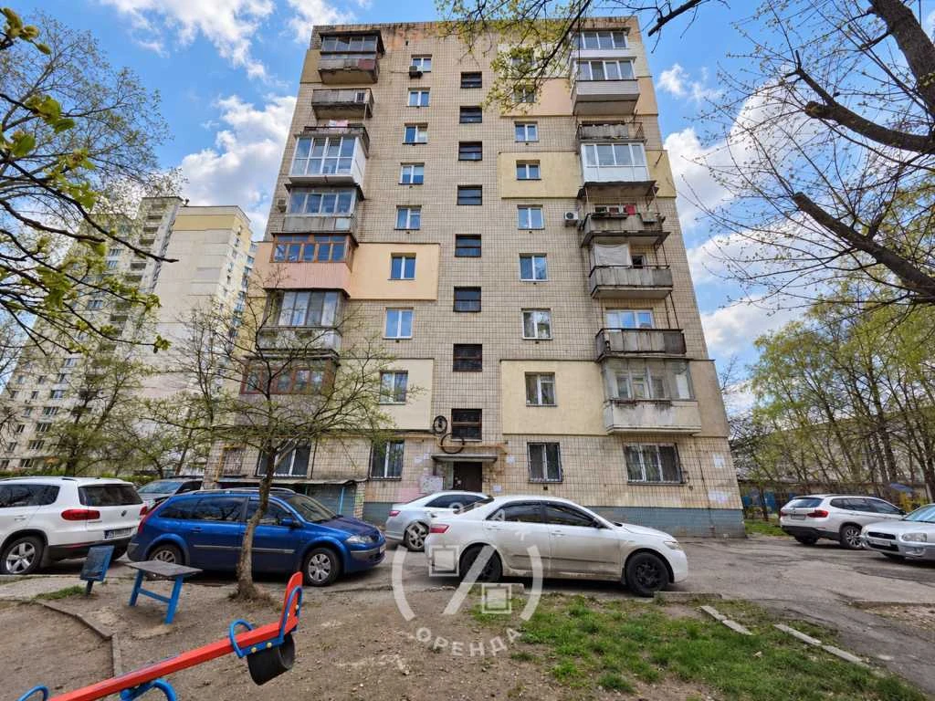 Продається 2-кімнатна квартира 45,4 м², вул. Григорія Кочура, 8