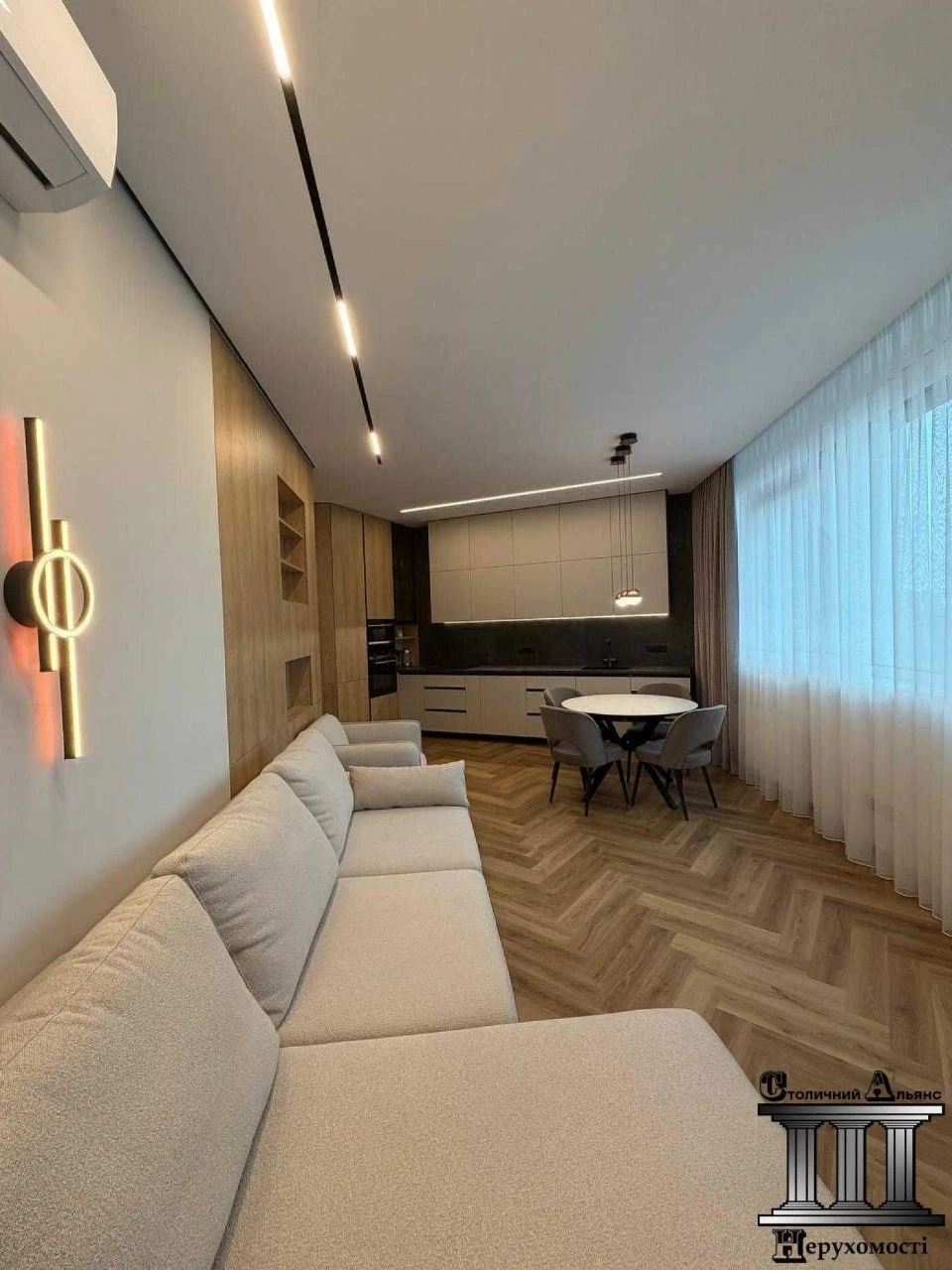 Owner's Listing: Designer Central 2-Bedroom Apartment, 82 sq m, Manhattan