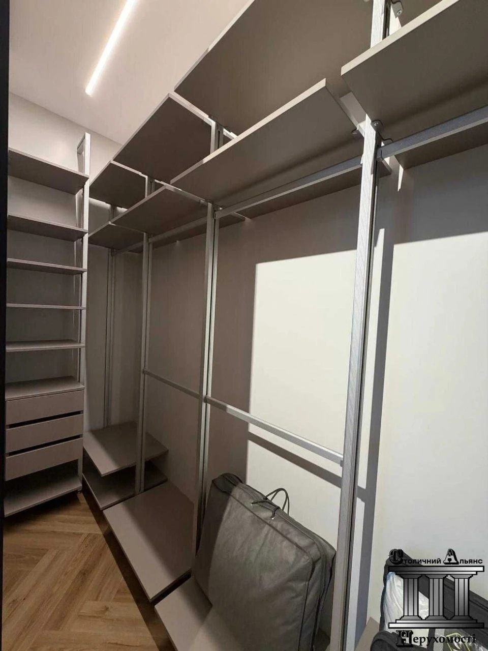 Owner's Listing: Designer Central 2-Bedroom Apartment, 82 sq m, Manhattan