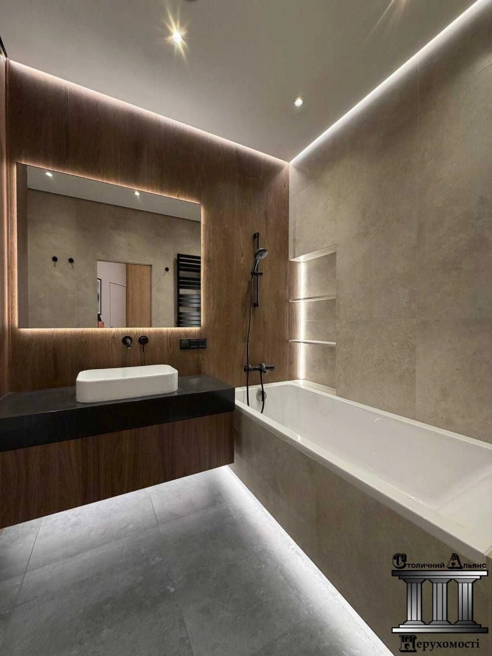 Owner's Listing: Designer Central 2-Bedroom Apartment, 82 sq m, Manhattan