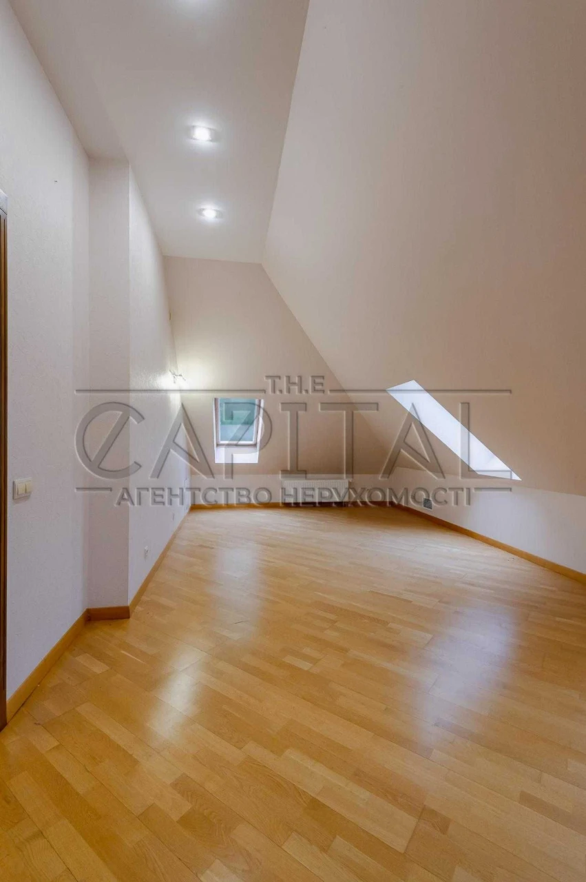 House for Sale, Holosiiv District