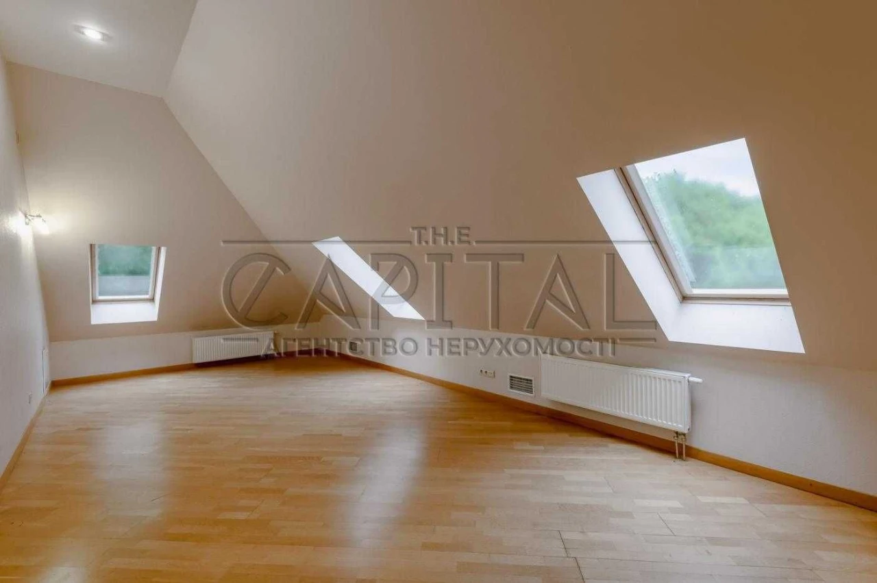 House for Sale, Holosiiv District