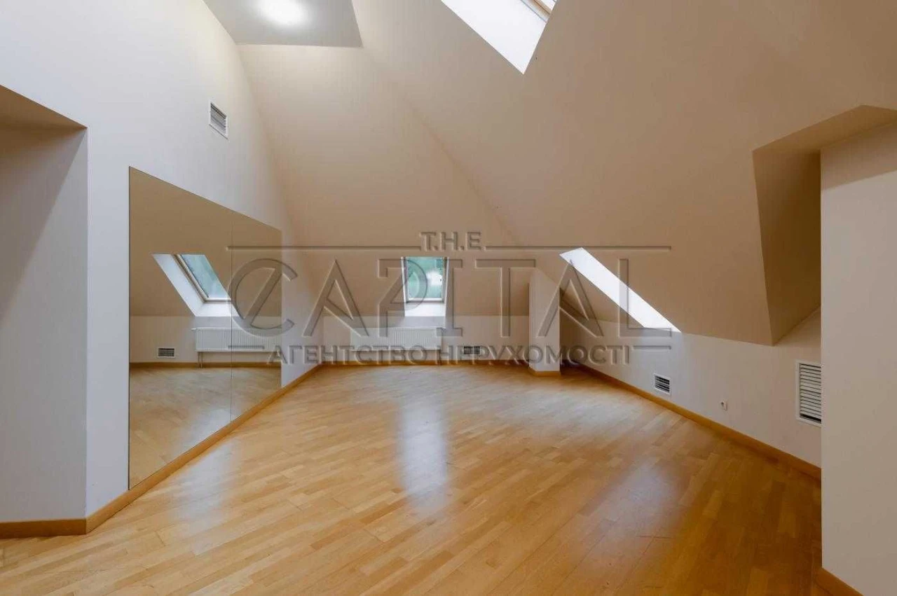 House for Sale, Holosiiv District