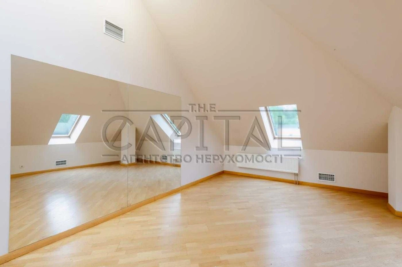 House for Sale, Holosiiv District