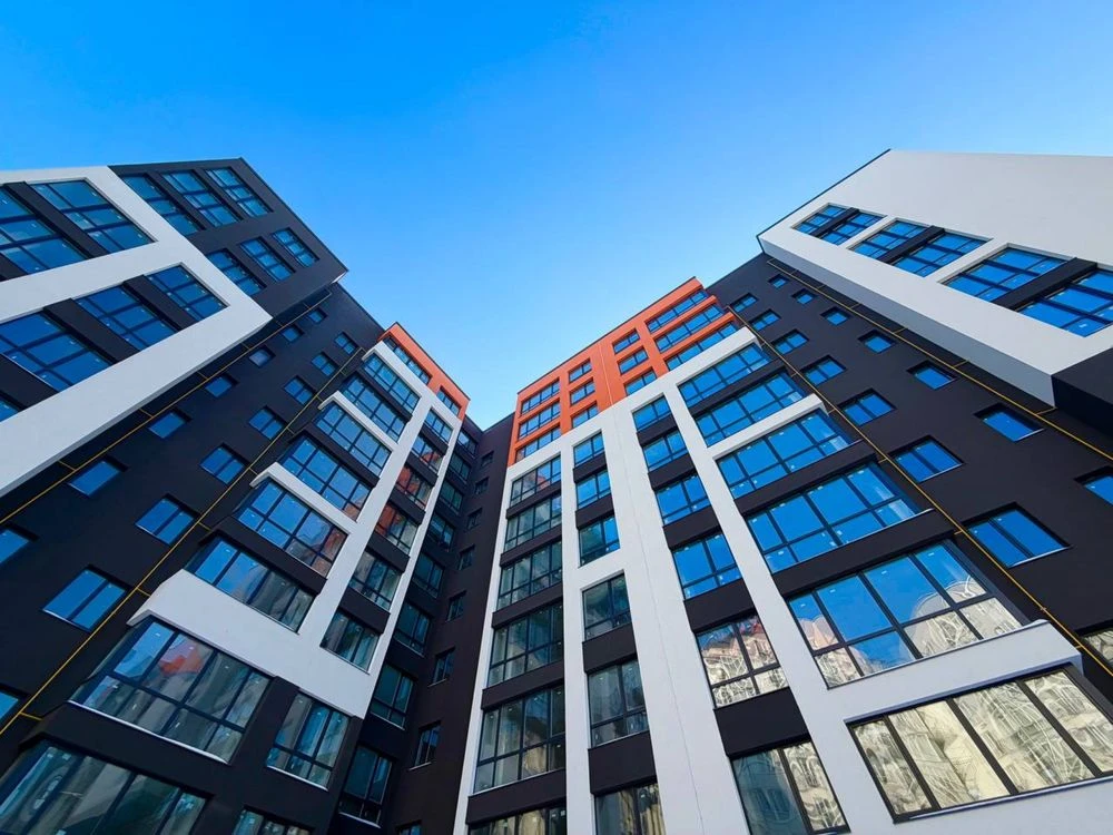 Large, completed 1-bedroom apartment in Central Park residential complex