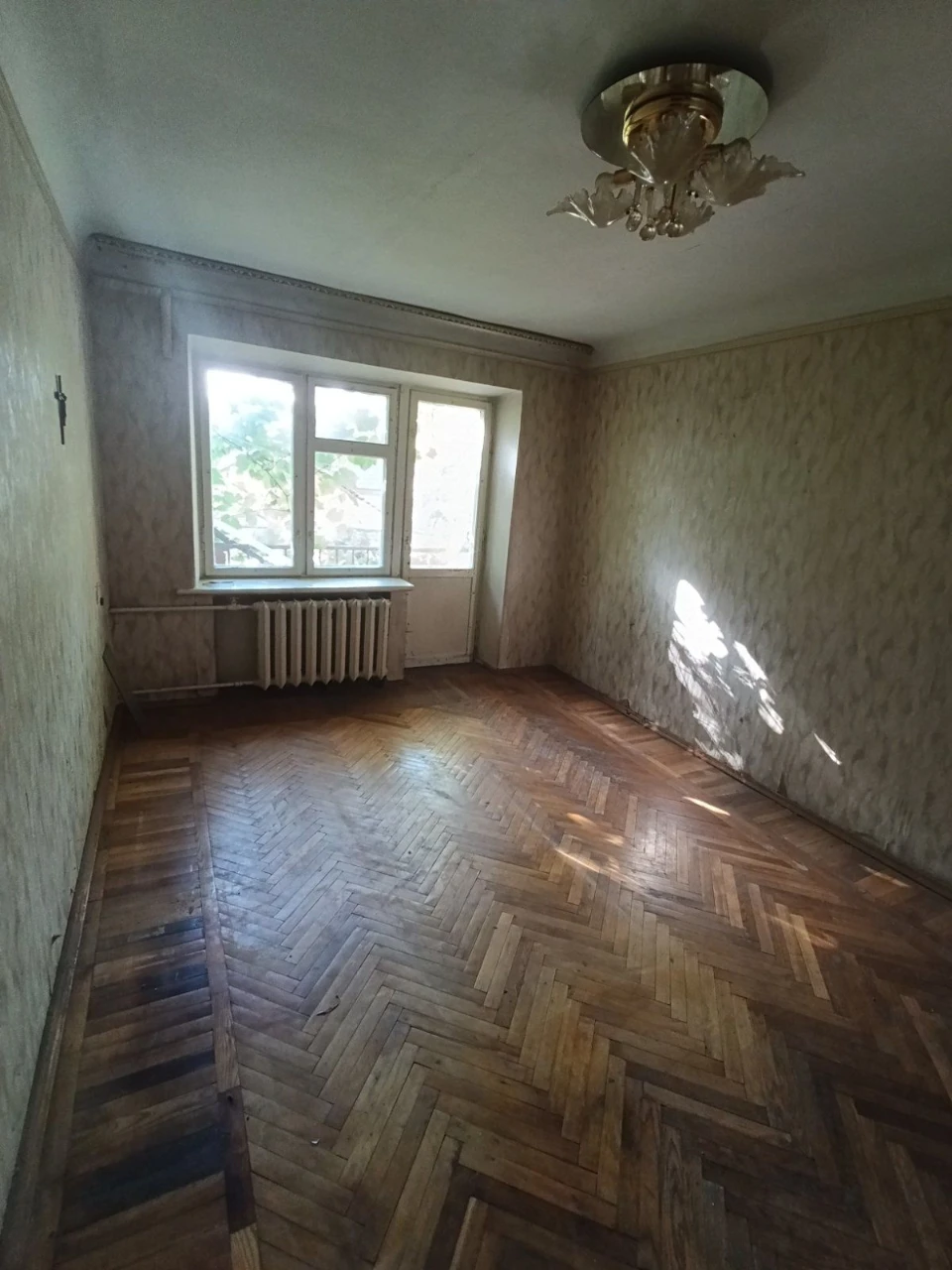 Sale of a two-bedroom apartment on Latoshinsky Street