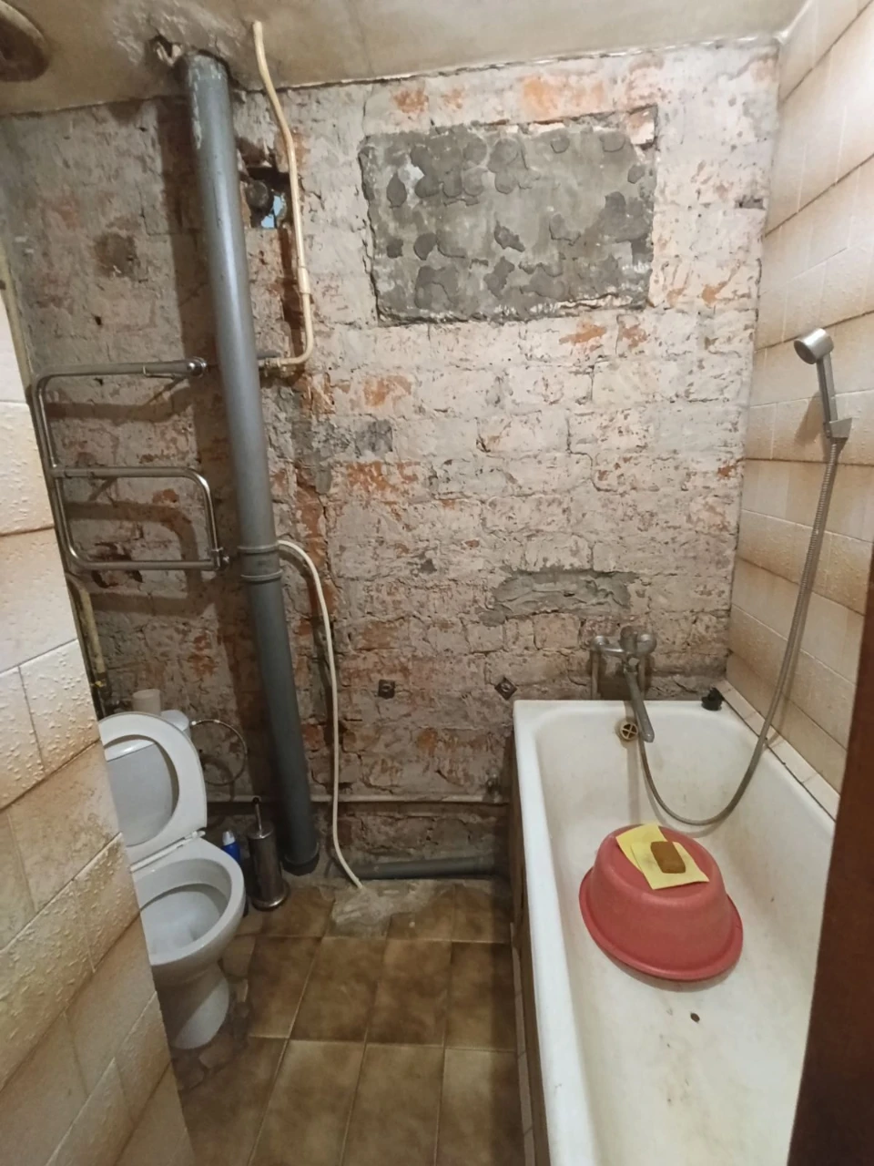 Sale of a two-bedroom apartment on Latoshinsky Street