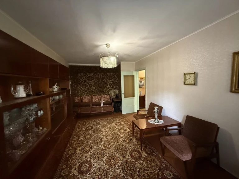 Продаж 1 кім кв Вул Олега Бедзая - Третя слобідсіка .