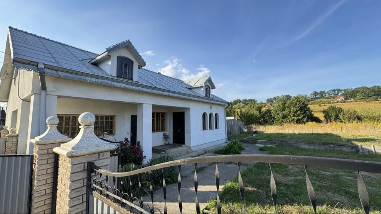 Sale of a cozy house / Plot of 16.5 acres / Garage