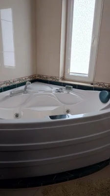 Здається трикімнатна квартира. Караваєві дачі.