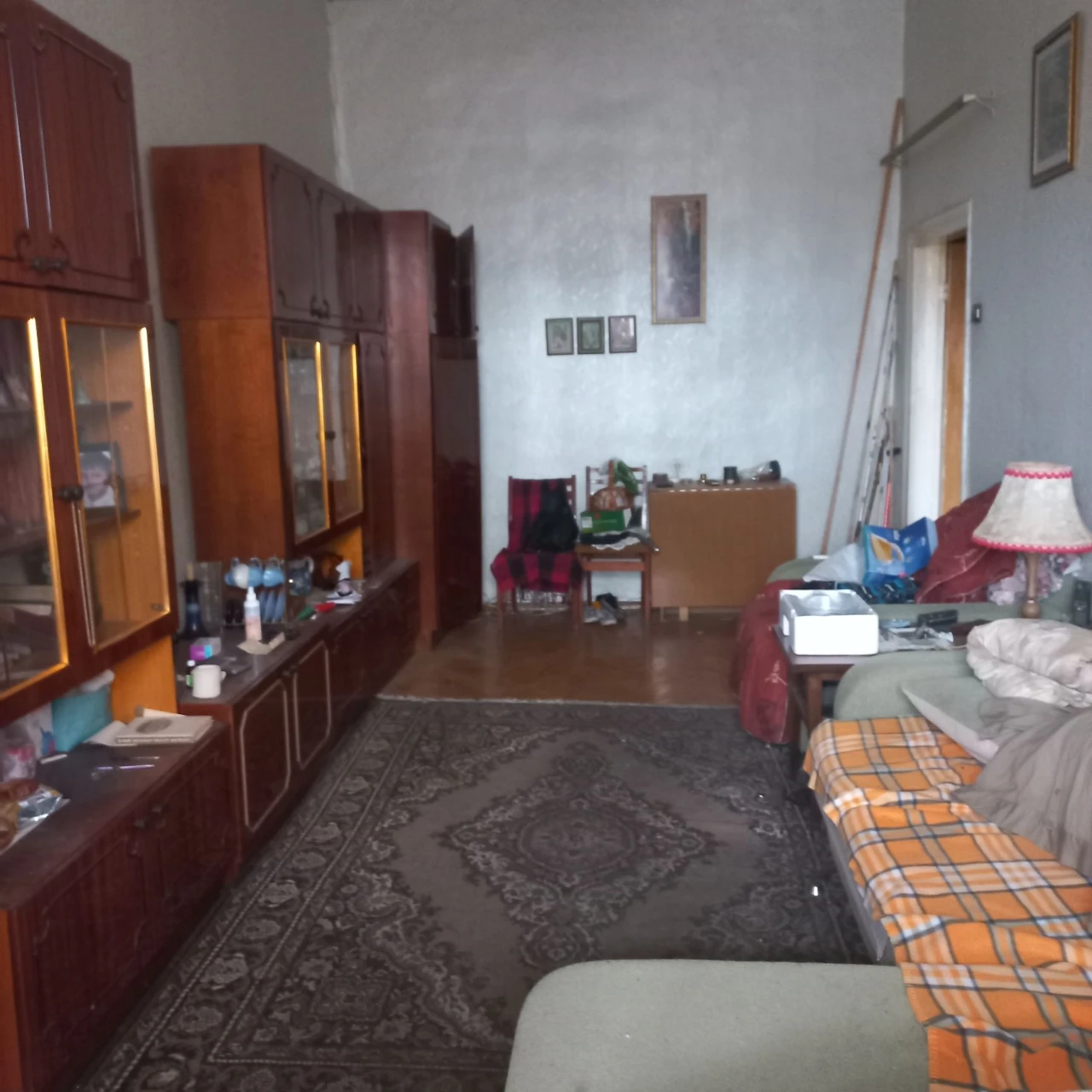 Тарасівська. Продаю простору однокімнатну квартиру