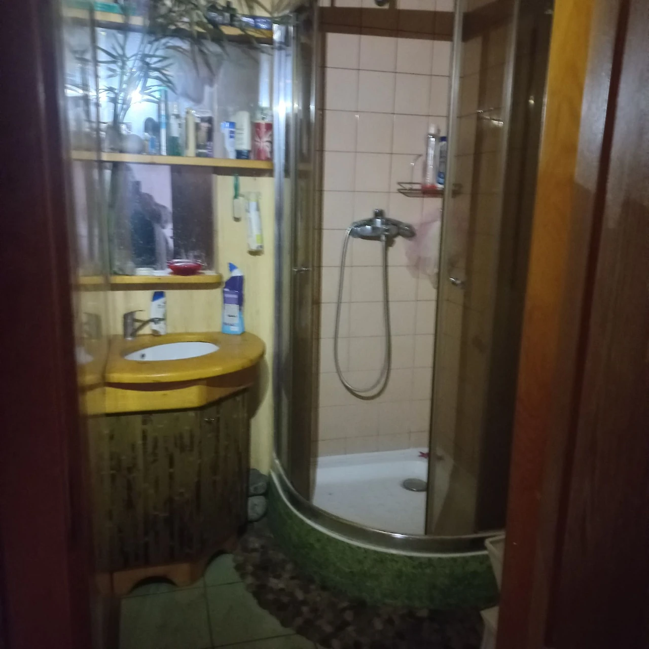 Тарасівська. Продаю простору однокімнатну квартиру