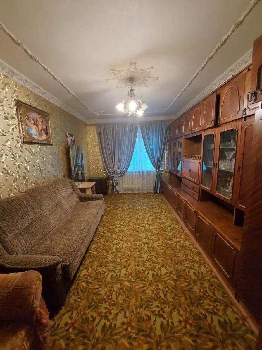 Трёхкомнатна квартира на пересечении трёх улиц, Таирова