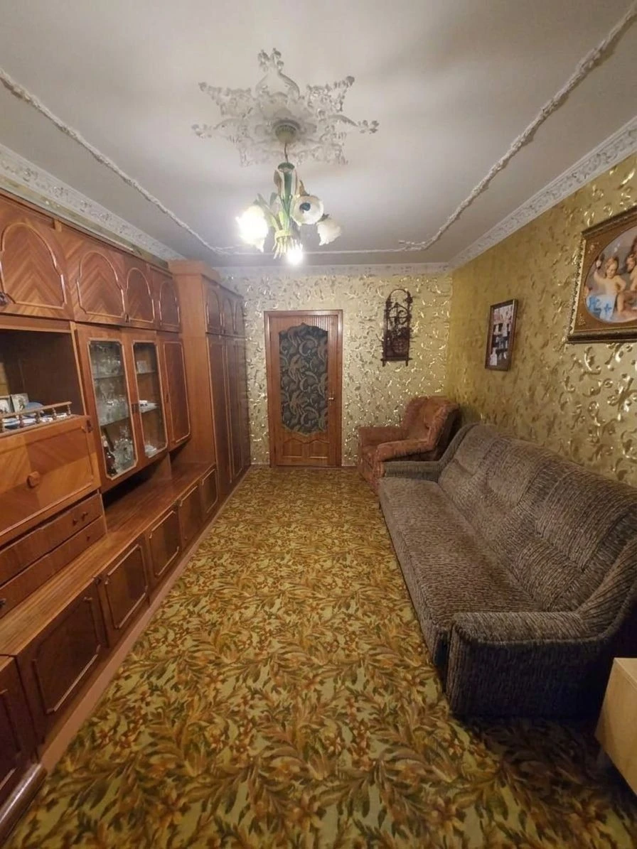 Трёхкомнатна квартира на пересечении трёх улиц, Таирова