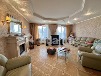 4-room apartment for a family in a brick house Levanesky/Kaminina
