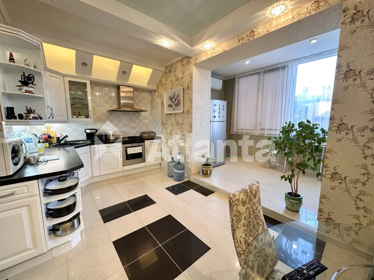 4-room apartment for a family in a brick house Levanesky/Kaminina