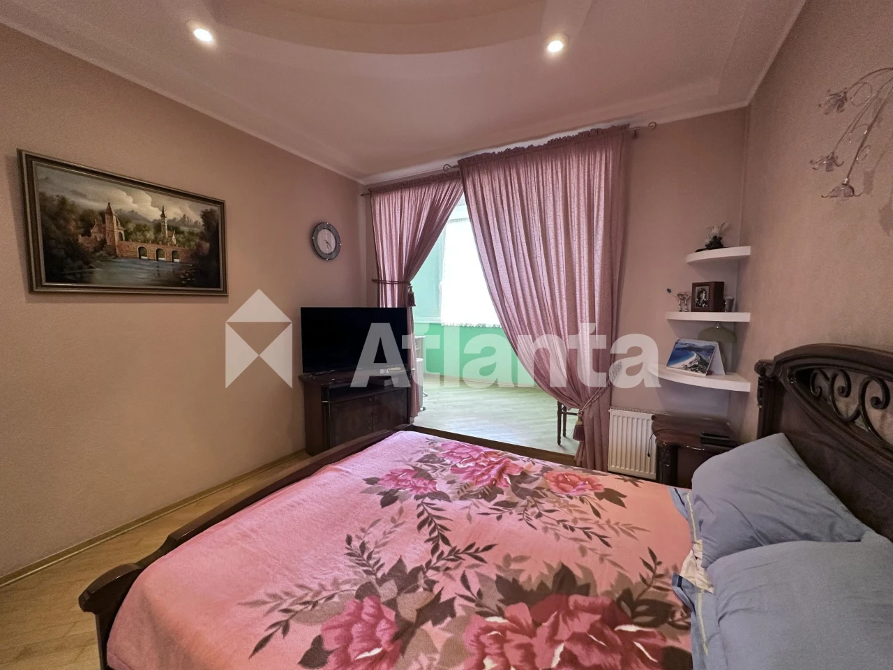 4-room apartment for a family in a brick house Levanesky/Kaminina