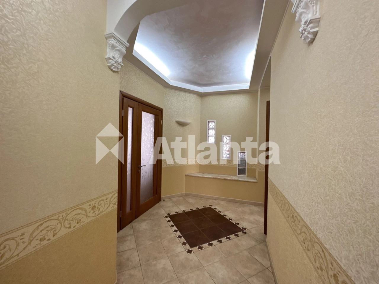 4-room apartment for a family in a brick house Levanesky/Kaminina